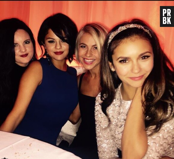 Nina Dobrev à la pré-soirée des Oscars 2015 avec Selena Gomez et Julianne Hough