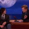 Norman Reedus explique pourquoi il lèche ses fans dans l'émission de Conan O'Brien le 3 mars 2015