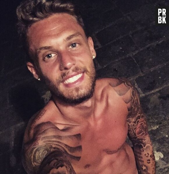 Steven (Les Anges 7) bronzé et torse nu sur le tournage de la télé-réalité de NRJ 12, le 22 février 2015