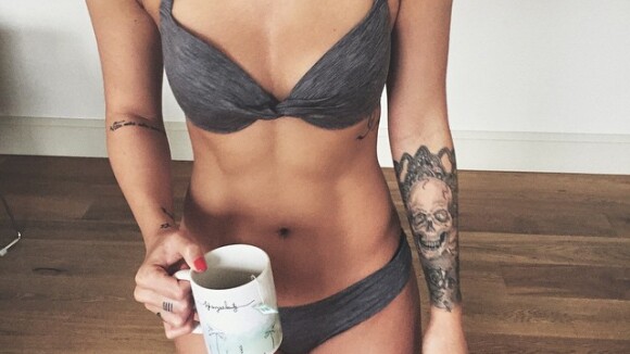 Caroline Receveur sexy en bikini sur Instagram... pour promouvoir sa marque de thé