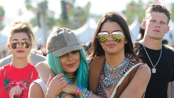 Kendall et Kylie Jenner, Paris Hilton, Bella Thorne... Les sexy girls enflamment Coachella