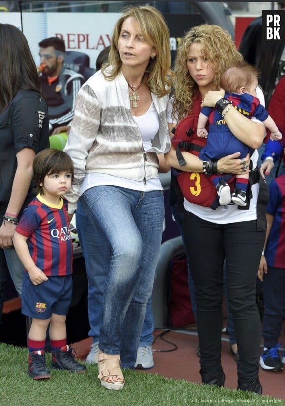 Shakira en famille avec ses fils Milan et Sasha, le 18 avril 2015 au Camp Nou