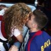 Shakira et Gerard Piqué : bisou après un match du FC Barcelone, le 18 avril 2015 au Camp Nou
