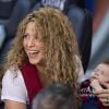 Shakira : maman souriante avec son fils Sasha, le 18 avril 2015 au Camp Nou