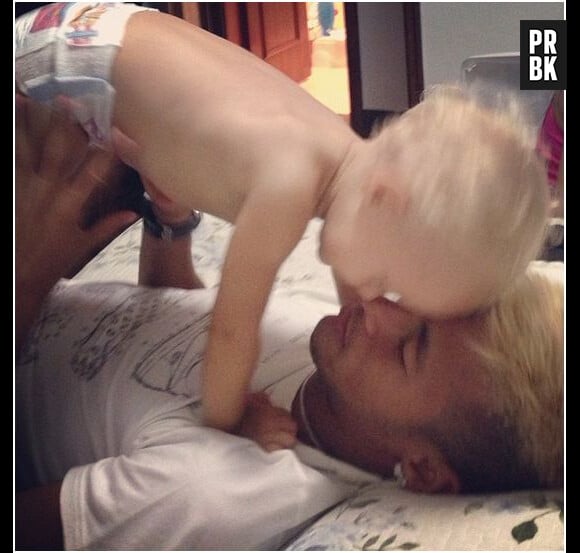 Neymar et son fils Davi Lucca : câlin sur Instagram en février 2013
