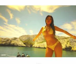 Parisa (Les Marseillais en Thaïlande) sexy en bikini dans le clip Like A Star