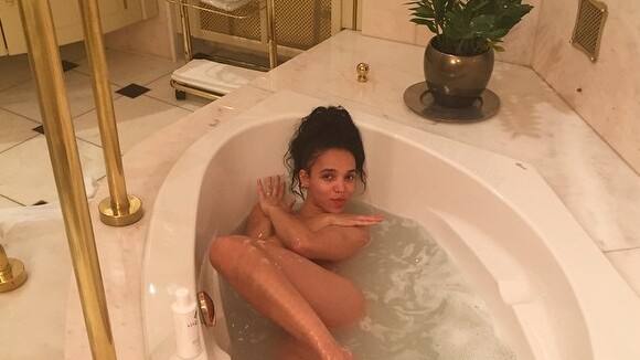 FKA Twigs entièrement nue dans son bain sur Instagram