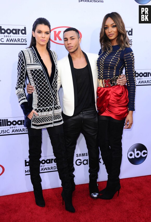Kendall Jenner et Jourdan Dunn en Balmain x H&M par Olivier Rousteing sur le tapis rouge des Billboard Music Awards 2015, le 17 mai à Las Vegas