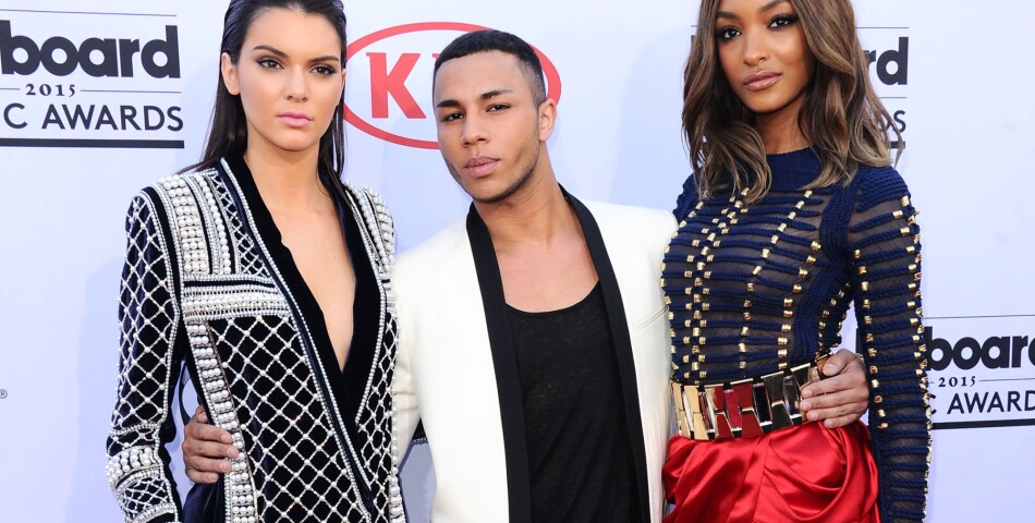 Kendall Jenner et Jourdan Dunn en Balmain x H&amp;amp;M par Olivier Rousteing sur le tapis rouge des Billboard Music Awards 2015, le 17 mai à Las Vegas