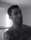  Adam Levine s'affiche torse nu dans le clip 'This Summer's Gonna Hurt Like A Motherfucker' de Maroon 5 