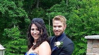 Kellan Lutz : l'acteur de Twilight se transforme en cavalier idéal au bal de promo d'une fan