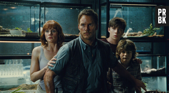 Jurassic World : Chris Pratt et Bryce Dallas Howard sur une image extraite du film