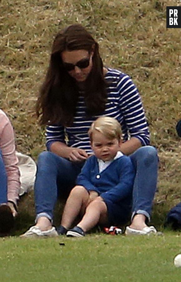 Kate Middleton et le Prince George pendant un match de polo de charité, le 14 juin 2015