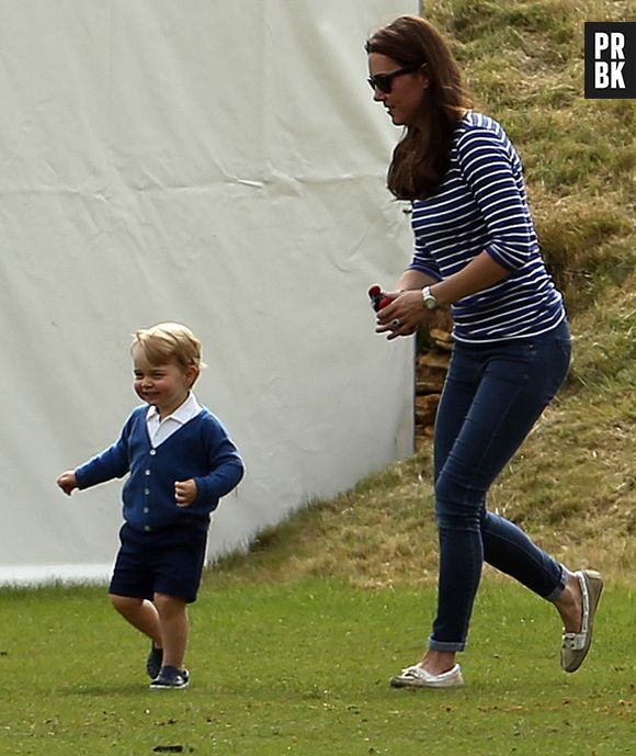 Kate Middleton et le Prince George pendant un match de polo de charité, le 14 juin 2015