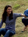 Kate Middleton et le Prince George pendant un match de polo de charité, le 14 juin 2015