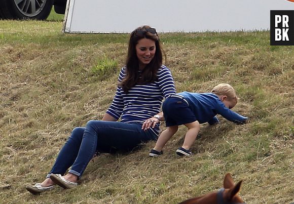 Kate Middleton et le Prince George pendant un match de polo de charité, le 14 juin 2015