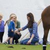 Kate Middleton et le Prince George pendant un match de polo de charité, le 14 juin 2015