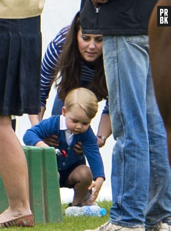 Kate Middleton et le Prince George pendant un match de polo de charité, le 14 juin 2015
