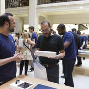 Apple Watch : la montre connectée enfin disponible dans les Apple Store !