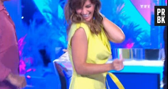 Laetitia Milot : danse sensuelle et un presque fail de culotte dans Les douze coups de soleil sur TF1