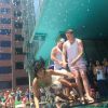 Demi Lovato : sa gamelle en photo lors d'une fête autour d'une piscine le 5 juillet 2015 à Los Angeles