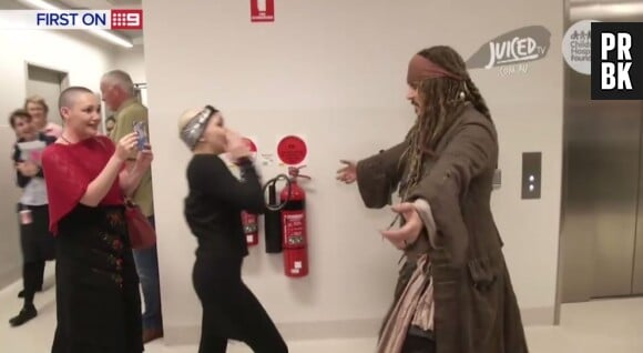 Johnny Depp dans la peau de Jack Sparrow pour rendre visite à des enfants malades