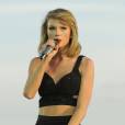 Taylor Swift : tenue sexy pour son concert à Londres, le 27 juin 2015
