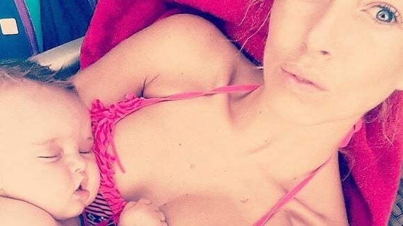 Stéphanie Clerbois heureuse en bikini et déclaration d'amour à son fils Lyam sur Instagram