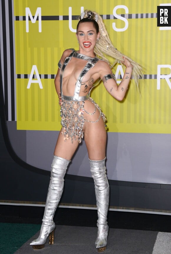 Miley Cyrus sexy aux MTV Video Music Awards 2015