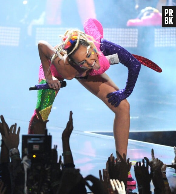Miley Cyrus et sa légendaire langue aux MTV Video Music Awards 2015