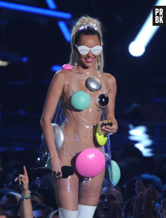 Miley Cyrus et l'un de ses looks improbables des MTV Video Music Awards 2015