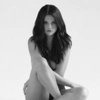 Selena Gomez topless et presque nue : la pochette sexy de son nouvel album