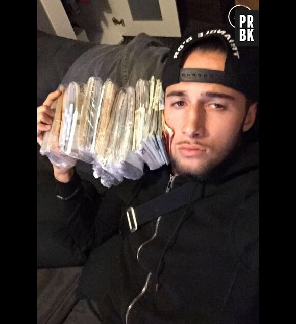Tarek Benattia se la joue Swagg Man en exhibant son argent sur Snapchat
