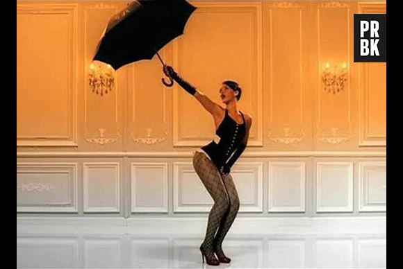 Rihanna sexy dans le clip d'Umbrella