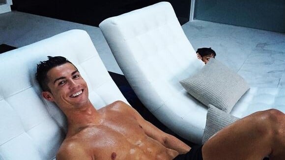Cristiano Ronaldo musclé et huilé : CR7 exhibe ses abdos sur Instagram
