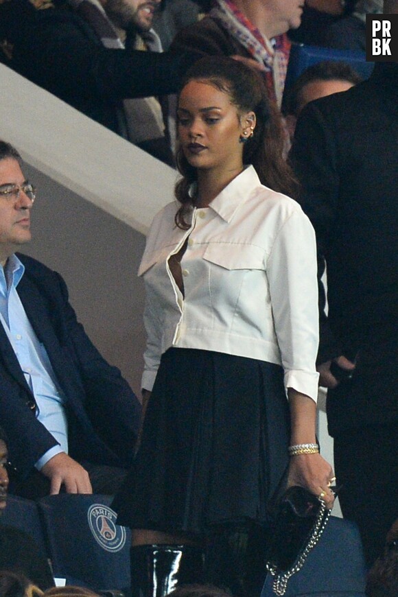 Rihanna classe au match PSG-OM le 4 octobre 2015 à Paris