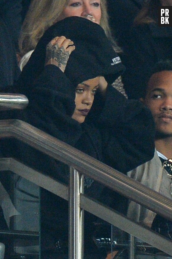 Rihanna incognito au match PSG-OM le 4 octobre 2015 à Paris