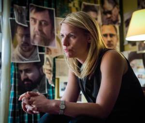 Homeland saison 5, épisode 3 : Claire Danes (Carrie) sur une photo