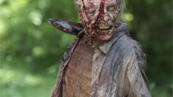 The Walking Dead : ivre, il prend son ami pour un zombie et le tue
