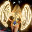 Une mannequin aux ailes illuminées lors du défilé Victoria's Secret Fashion Show 2015 à New-York, le 10 novembre 2015