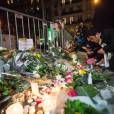 Attentats à Paris : les Parisiens se recueillent près du Bataclan