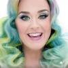 Katy Perry : star du spot publicitaire H&M pour la collection de Noël déjà en boutiques