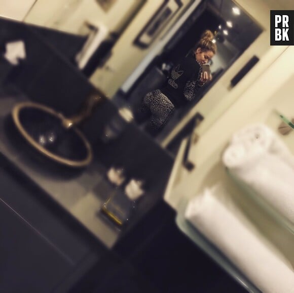 Khloe Kardashian : selfie de ses fesses dans les vestiaires de sa salle de sport, le 8 décembre 2015