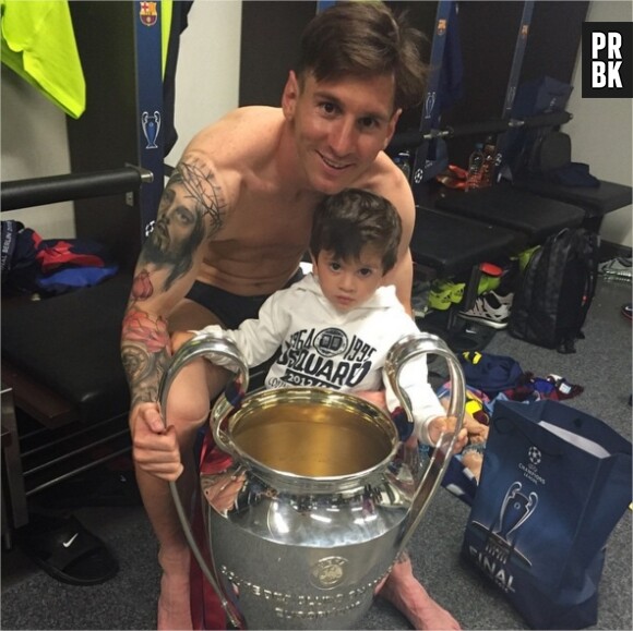 Lionel Messi et son fils Thiago sur une photo