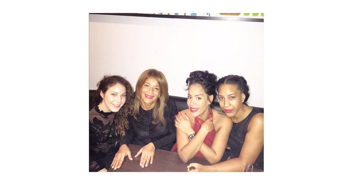 Amel Bent en famille pour fêter le passage à 2016 sur une ...