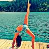 Nina Dobrev accro au yoga