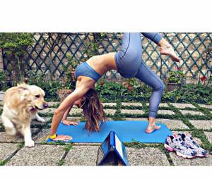 Laury Thilleman : séance yoga sexy sur Instagram
