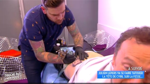 Julien Lepers se fait tatouer le portrait de Cyril Hanouna... sur la fesse