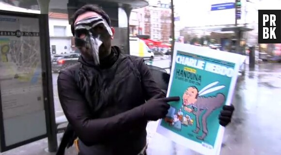 Cyril Hanouna déguisé en moustique pour répondre à Charlie Hebdo