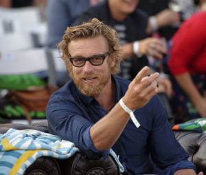 Simon Baker : changement de look pour l'ex acteur du Mentalist, en photo à Sydney en février 2016